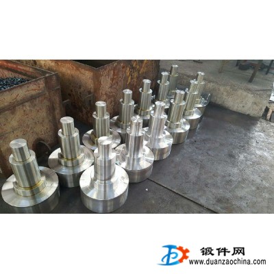 供應(yīng)各類鍛件，軸，齒輪，法蘭，四通閥體，模塊，高速鋼，管道等