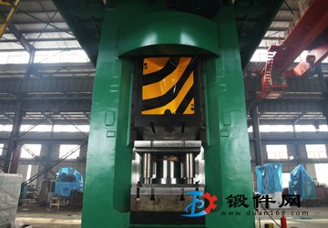 電動(dòng)螺旋壓力機(jī)公稱力4000kn適用性強(qiáng)鍛壓設(shè)備安陽鍛壓生產(chǎn)