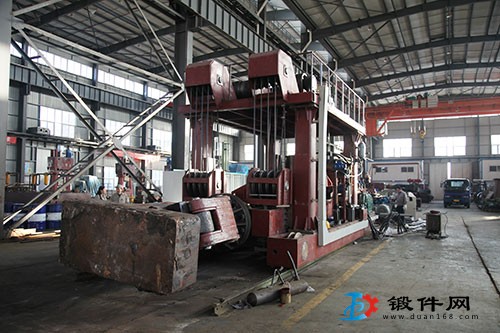 操作機(jī)1T操作機(jī)嗑夾持最大60mm-420mm安陽鍛壓生產(chǎn)