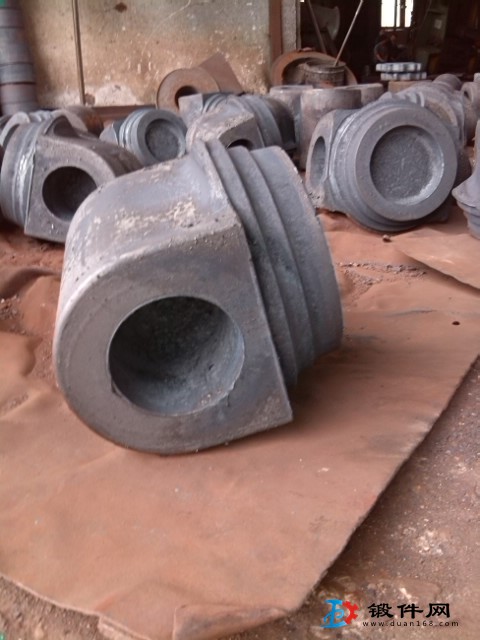 缸底耳環(huán)鍛件加工工程機(jī)械油缸配件中聯(lián)徐工三一油缸配件加工