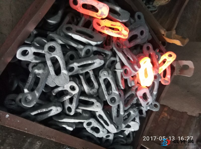 提供挖掘機(jī)履帶底盤鏈軌節(jié)零件精密模鍛鍛件