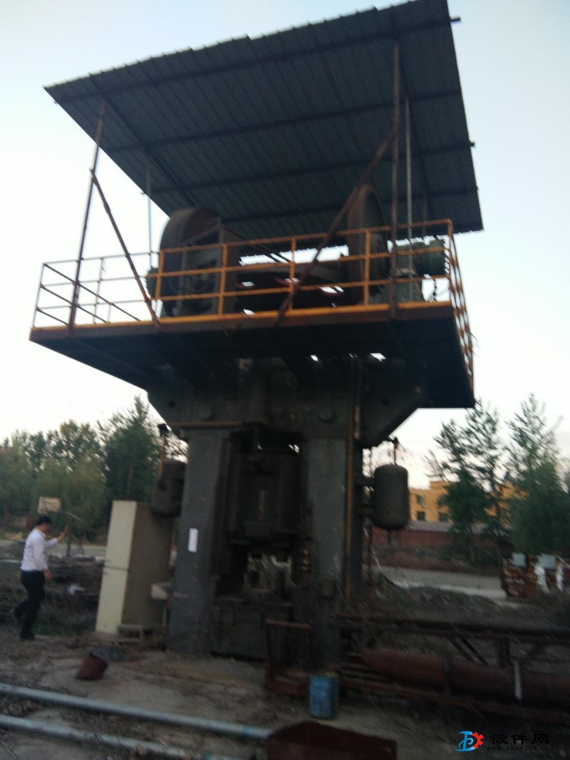 出售宏達(dá)1600噸摩擦壓力機(jī)