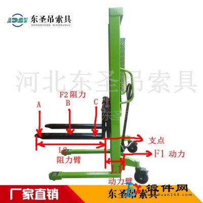微型手動(dòng)堆高叉車替代人工作業(yè)