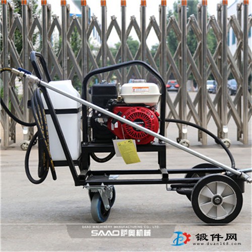乳化瀝青灑布機(jī)路面翻新處理用的乳化瀝青灑布機(jī)