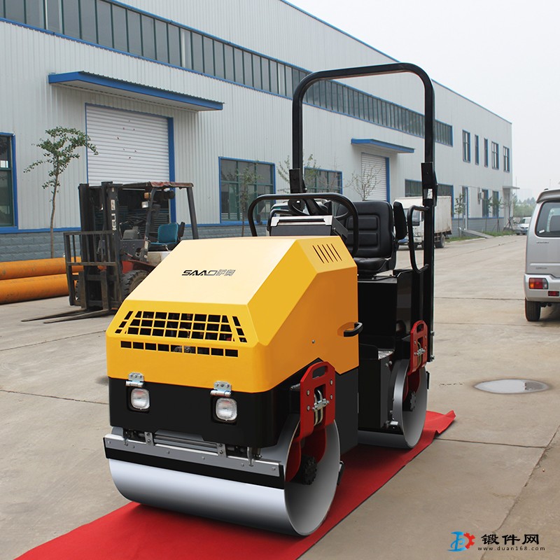 小型液壓壓路機保養方法